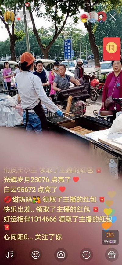 医学生夫妻摆摊炸油条 同学听到后炸锅了！