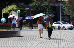 乐山城区地表温度高达52.8℃ 雨已在路上
