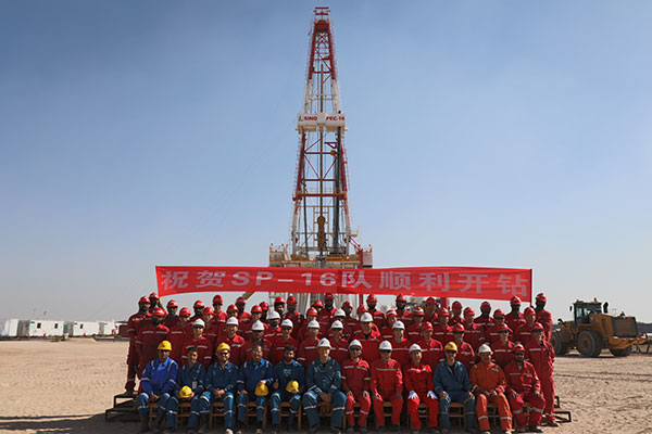 12月25日，中石化国工科威特分公司SINOPEC-16队在科威特北部油区顺利开钻。中石化供图
