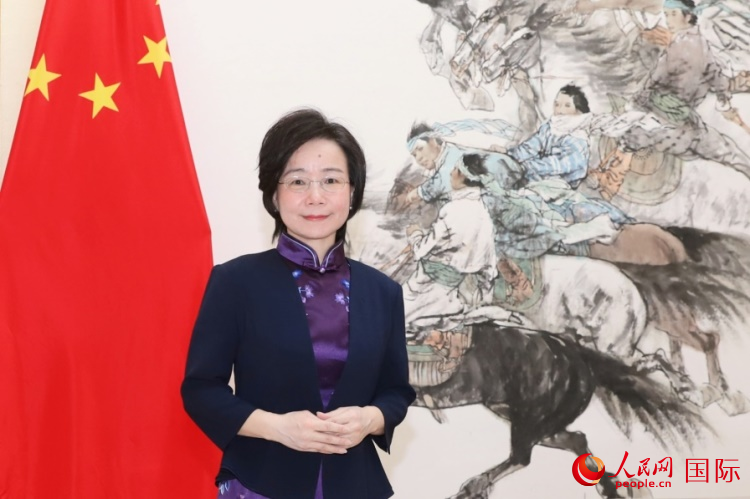 2023年12月21日，沈敏娟大使在中国驻蒙古国大使馆。人民网记者 霍文摄