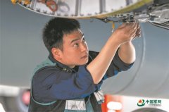 战鹰云端练攻防！空军航空兵某旅开展多课目飞行训练