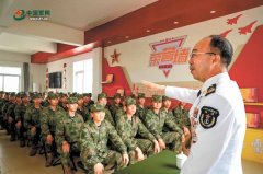 听“老班长”讲奋斗故事，东部战区海军引导新兵走好军旅第一步