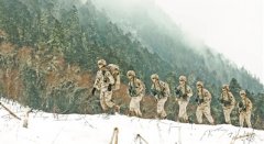 风雪高原巡逻路 卫国戍边写忠诚
