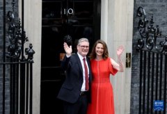 工党领袖斯塔默就任英国首相