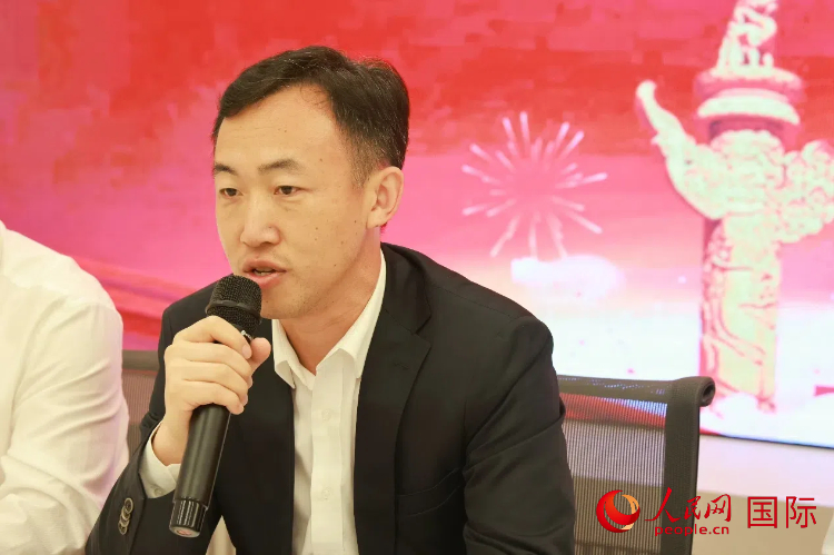 中国驻里约热内卢总领馆代总领事王海涛在座谈会上致辞。人民网记者 陈海琪摄