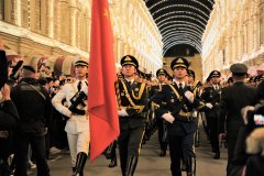  中国人民解放军仪仗司礼大队震撼亮相莫斯科