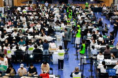 韩国第九届地方选举进行计票