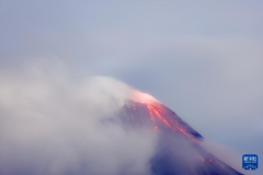 菲律宾马荣火山活动持续【2】