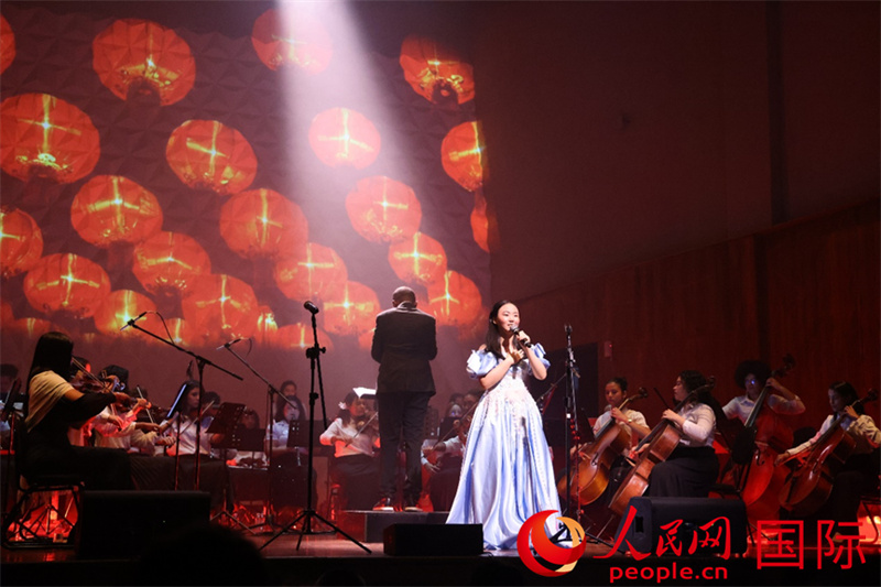 中国少年歌手孙嘉萱演唱《茉莉花》。人民网记者 陈海琪摄