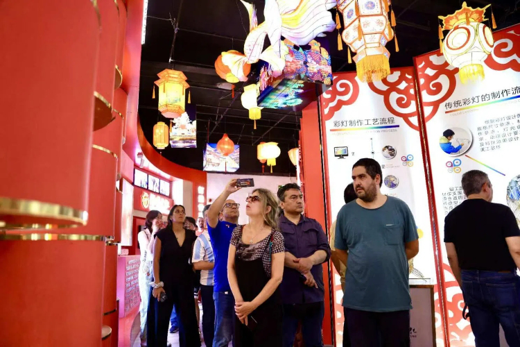自贡市：让中国灯点亮世界